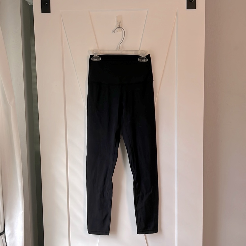 Born primitive go to women’s leggings size small
